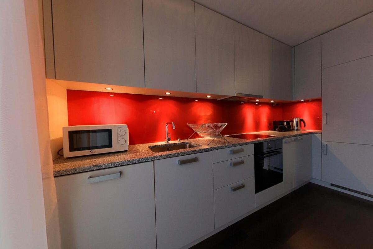 View - Spacious 1 Bed With Balcony! Rdf68-2f Appartement